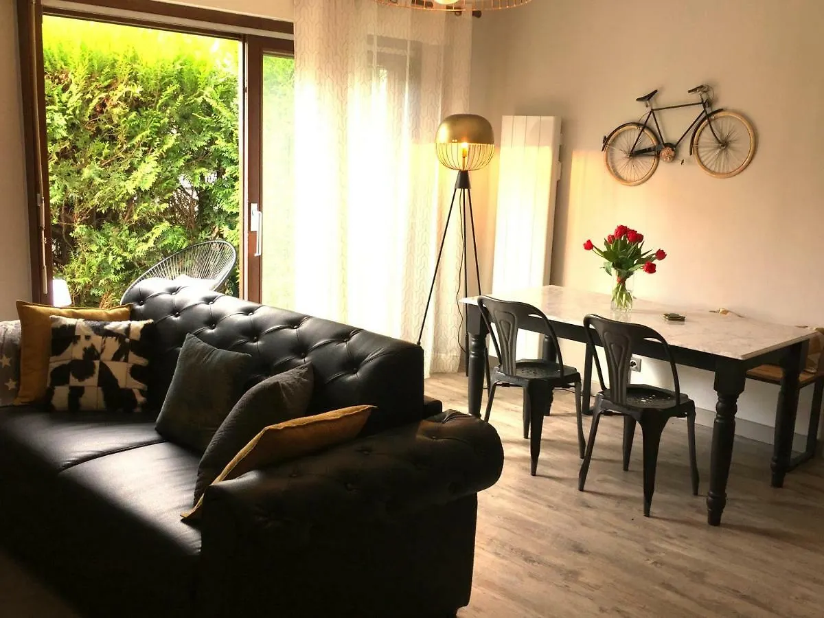 The One Suite Annecy 0*,