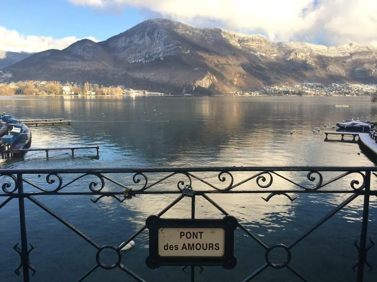 The One Suite Annecy 0*,